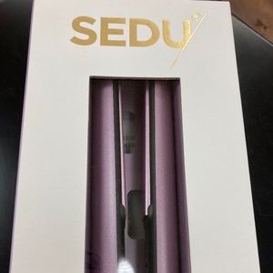 NWT SEDU 1” pro flat iron
